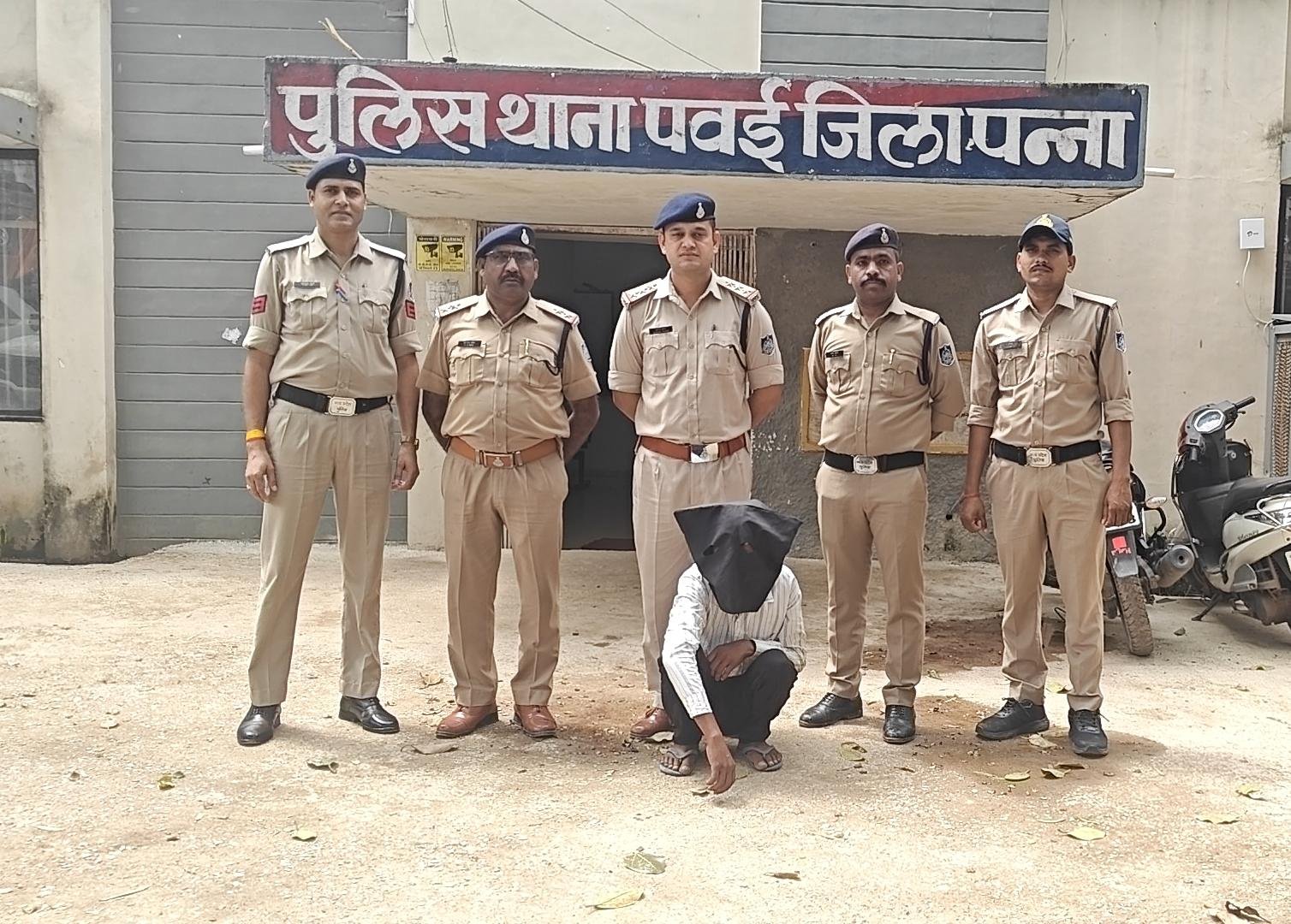 दस साल से फरार स्थायी वारंटी को पवई पुलिस ने दिल्ली से किया गिरफ्तार