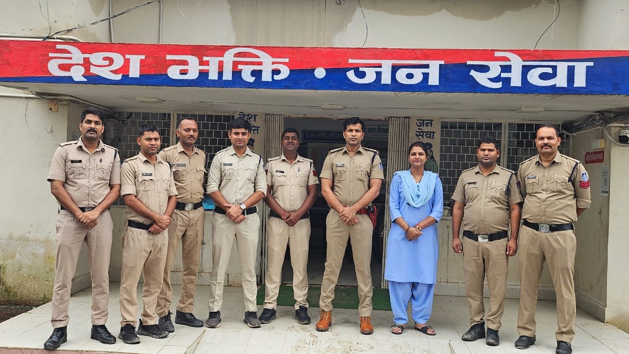 देवेंद्रनगर पुलिस की जुआ फड़ों पर दो बड़ी कार्रवाई  बड़ागांव मरहा मैदान एवं बड़वारा में दबिश देकर 11 जुआरी पकड़े, ₹2,05,600/- का मशरूका जप्त