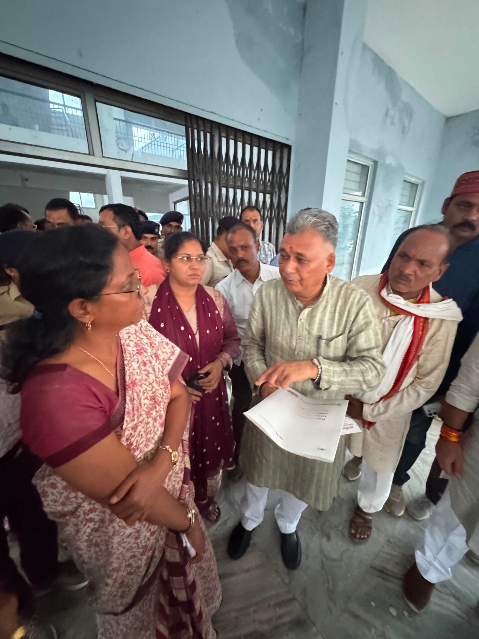 SDM की कार्यप्रणाली को लेकर भाजपा मंडल अध्यक्ष समेत ग्रामीणों ने उठाए सवाल, प्रभारी मंत्री और विधायक से शिकायत