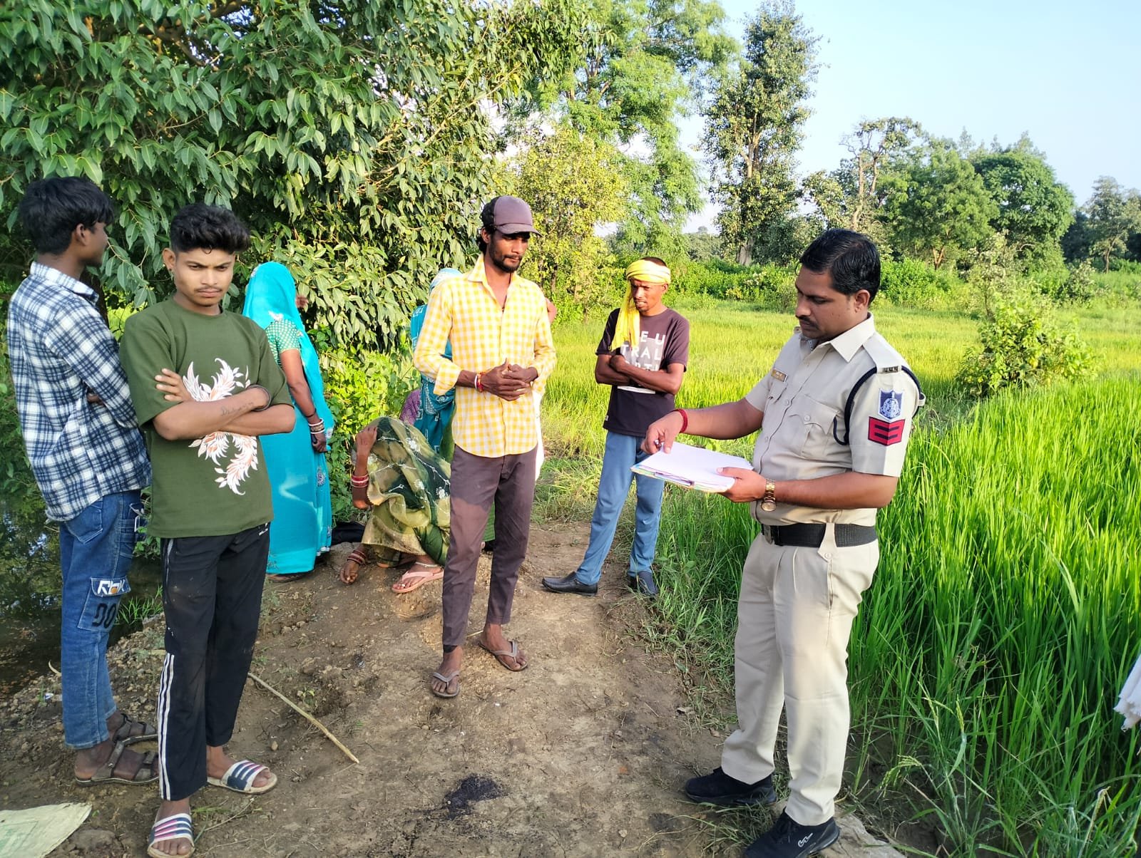 निवार पुलिस की ताबड़तोड़ कार्रवाई से मचा हड़कंप