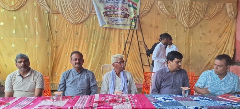 सरस्वती उच्चतर माध्यमिक विद्यालय में हुआ सामुहिक वंदे मातरम का गायन