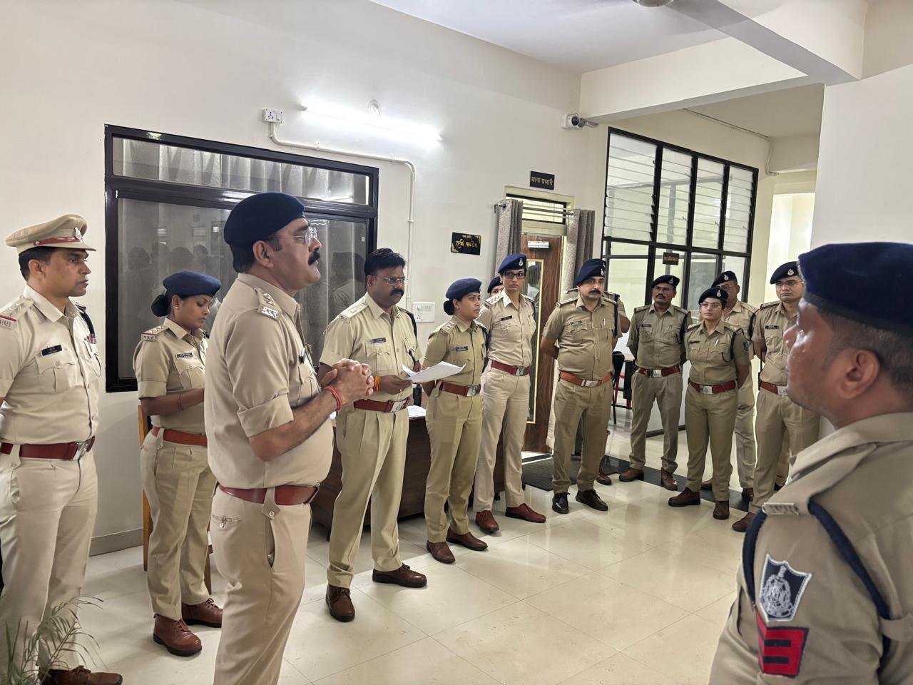 अनंत चतुर्दशी पर पुलिस अलर्ट, एएसपी ने फोर्स की ब्रीफिंग कर ड्यूटी पर रवाना किया चल समारोह और गणेश प्रतिमा विसर्जन को लेकर सुरक्षा व्यवस्था चाक-चौबंद