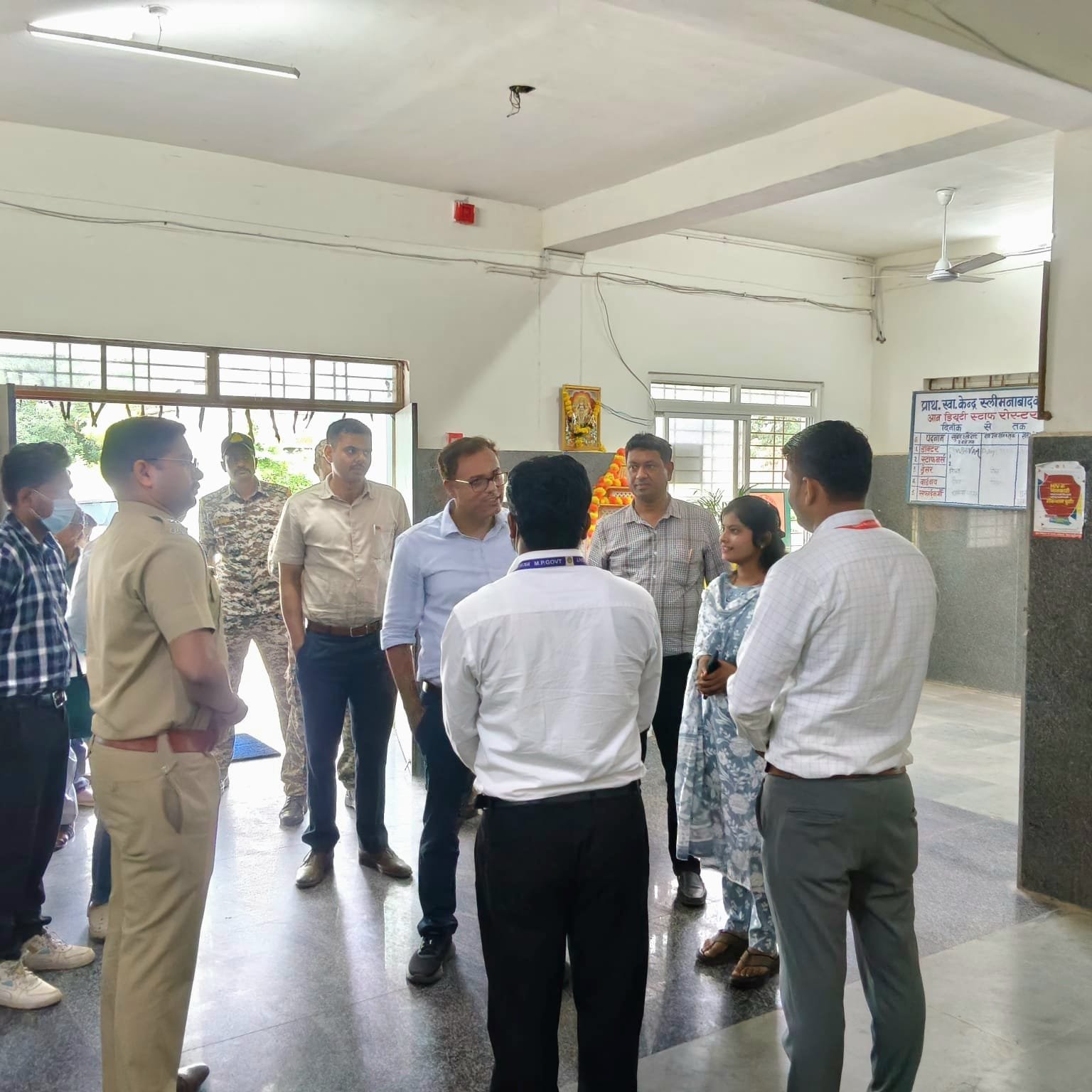 सार्थक ऐप से ही दर्ज हो डॉक्टरों-कर्मचारियों की उपस्थिति: कलेक्‍टर श्री तिवारी मरीजों को पर्याप्त सुविधा उपलब्ध कराने के दिये निर्देश कलेक्टर और एसपी ने किया सामुदायिक स्वास्थ्य केंद्र स्लीमनाबाद का निरीक्षण