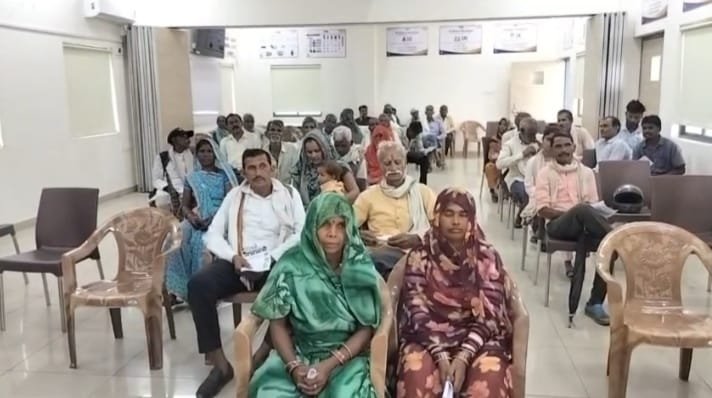 जेके सीमेंट की शानदार पहल: स्वर्गीय यदुपति सिंघानिया जी की 73वीं जयंती पर सप्ताह भर चलने वाले सामाजिक कार्यों का आगाज!   ​’विशाल आंख जांच शिविर’ से हुई शुरुआत; 29 सितंबर को लगेगा ‘मेगा स्वास्थ्य शिविर’, सैकड़ों ने कराई जांच और बांटे जाएंगे निशुल्क चश्मे