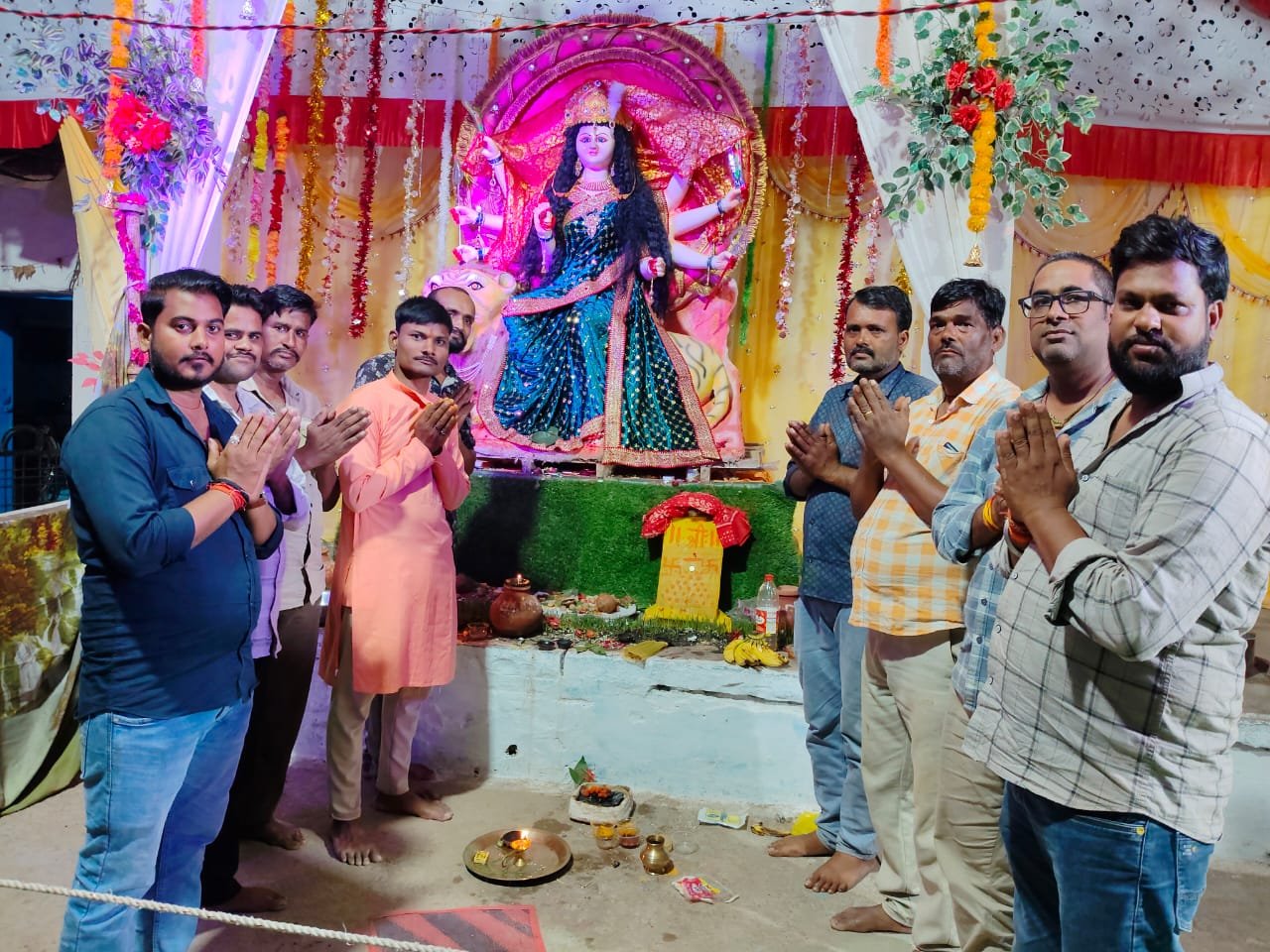 पन्ना के पवई में मां की भक्ति में सराबोर श्रद्धालु, दुल्हन की तरह सजा नगर