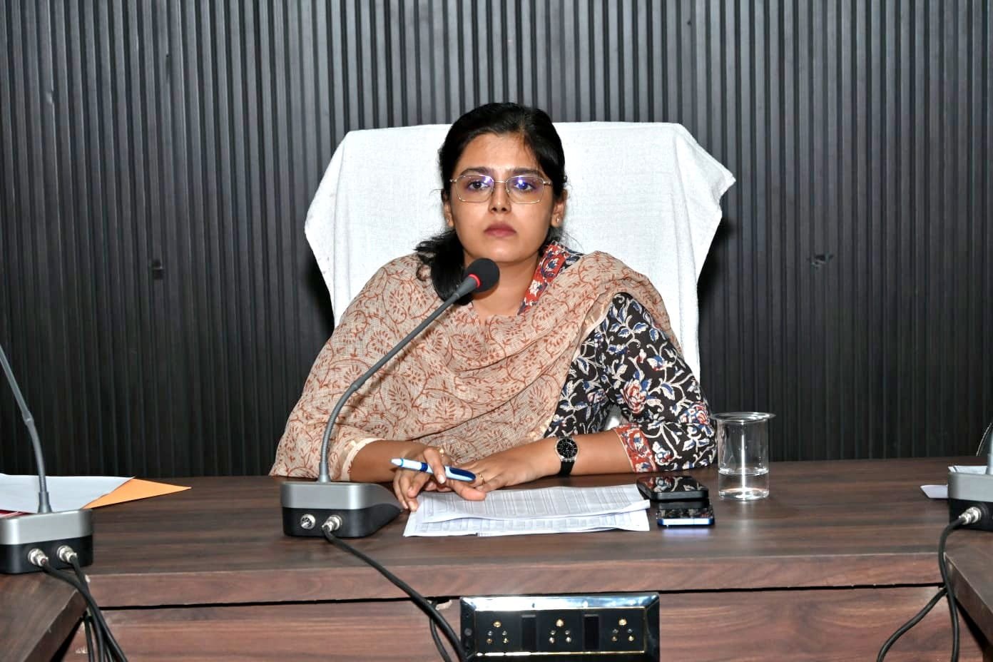 व्यवस्थित चल समारोह एवं समयबद्ध प्रतिमा विसर्जन को लेकर गाटरघाट में रहेगी अतिरिक्त विसर्जन कुंड की व्यवस्था  निगमायुक्त सुश्री परिहार ने प्रतिमाओं के सुचारु विसर्जन हेतु तैनात किए अतिरिक्त 28 कर्मचारी